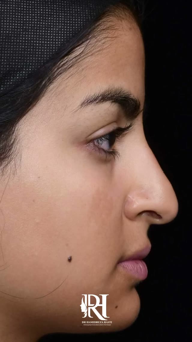 بیا اینجا میخام یه رازی و بهت بگم 👈
