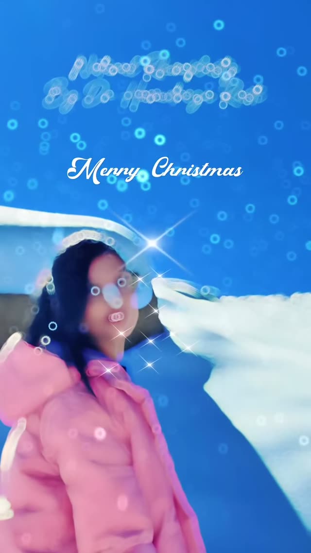 ❄️🎄 وقتی برف آروم می‌باره و حال‌وهوای کریسمس همه‌جا رو می‌گیره